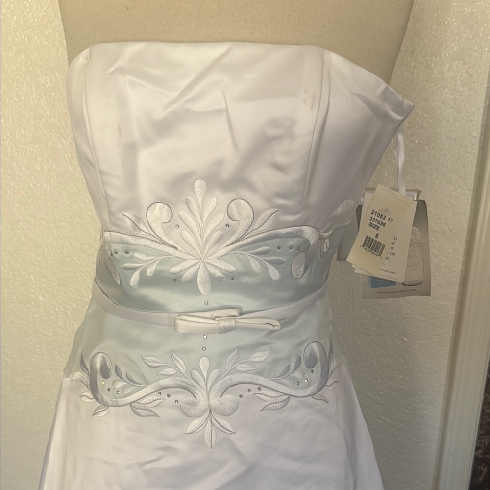 NWT Vintage Jessica McClintock  White Strapless Dress with Embroidered Details